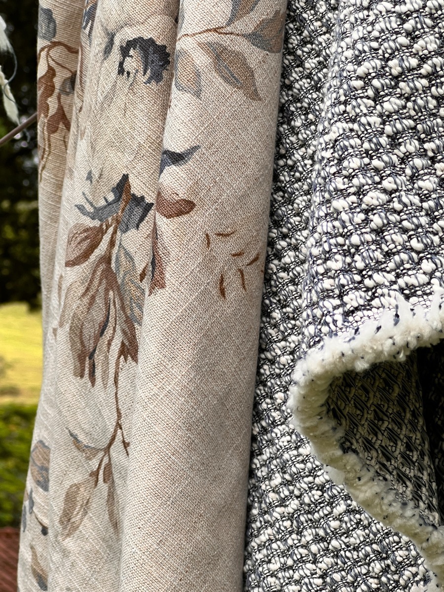 Tecido Flor Acácia Denim com Natural 