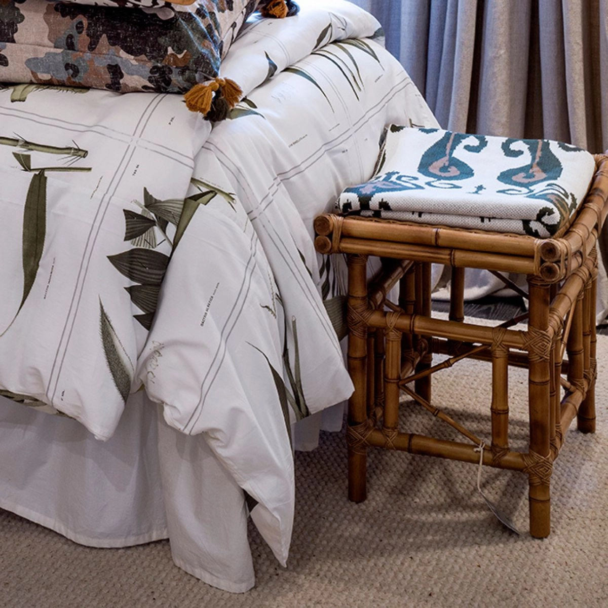 Banqueta Assento Curvo Pequena Banqueta Assento Curvo Pequena