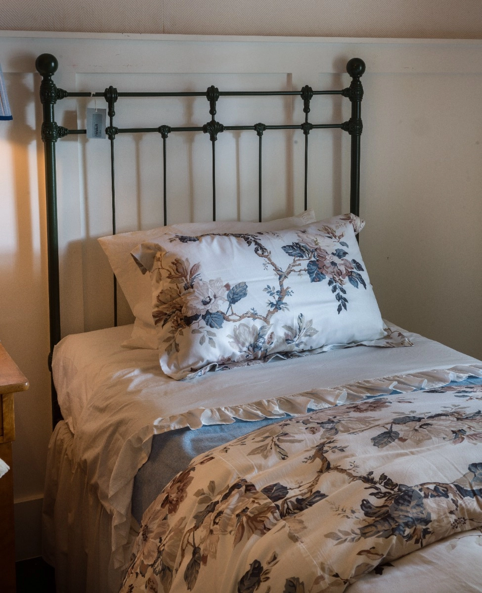 Tecido Flor Acácia Denim com Off White