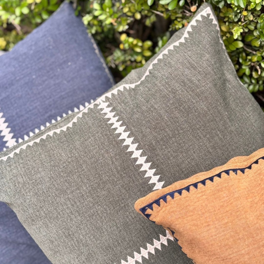 Almofada Bordada Tramado Devorê Blue