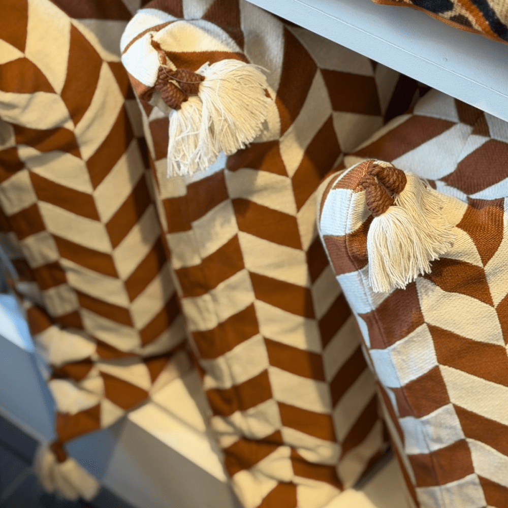 Almofada Chevron Rusty Cosmopolitan com Tassel