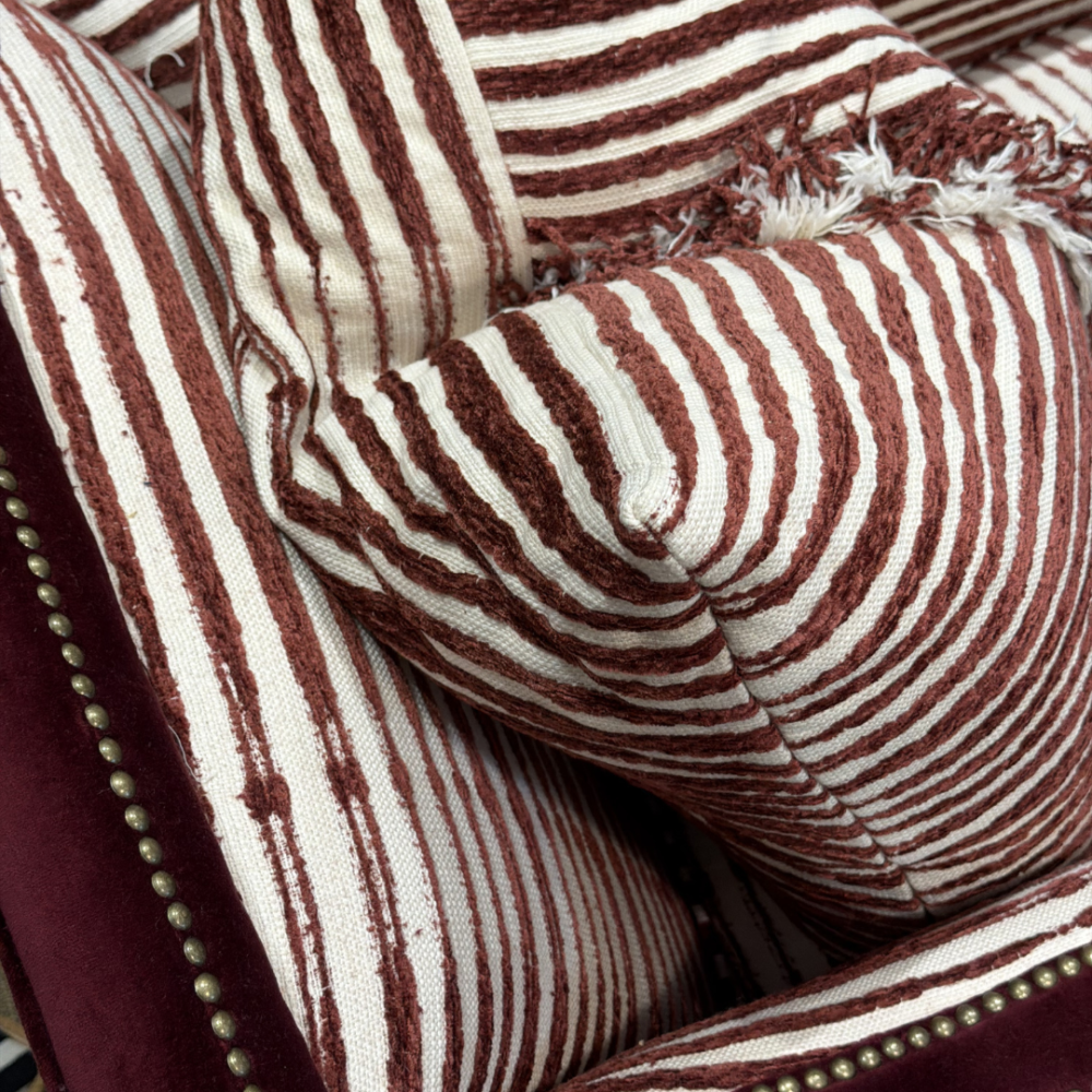 Almofada Trama Ameixa com Recorte e Franja