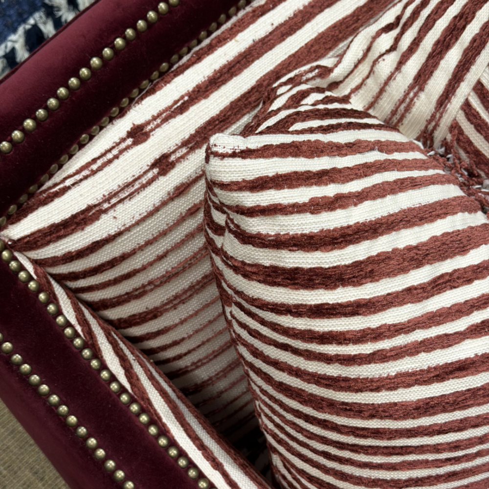 Almofada Trama Ameixa com Recorte e Franja