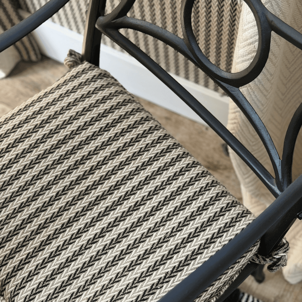 Cadeira de Alumínio Preta com Almofada Lista Chevron