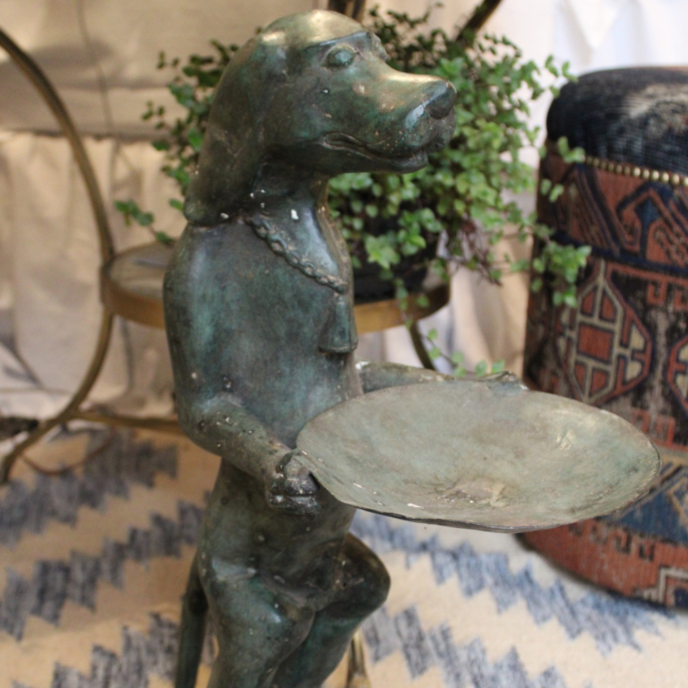 Escultura Cão Mordomo