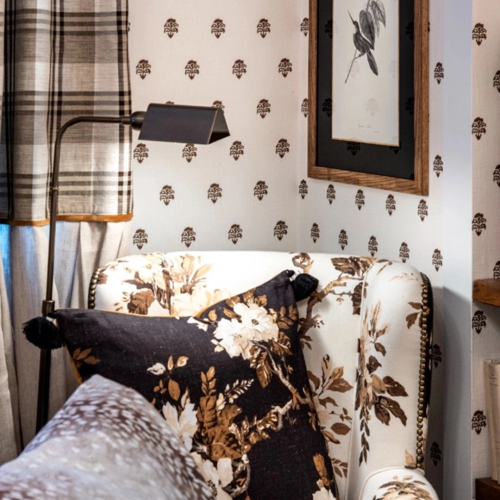 Luminária de Chão Preto