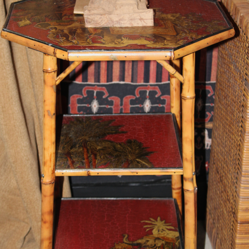 Mesa Lateral Oriental