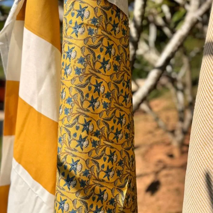 Tecido Flor Cardamomo Cúrcuma