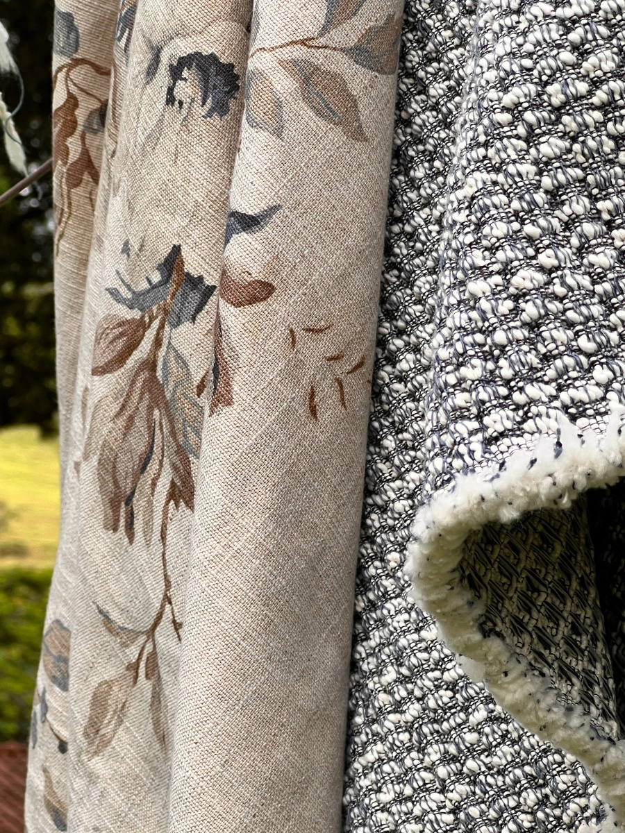 Tecido Flor Acácia Denim com Natural 