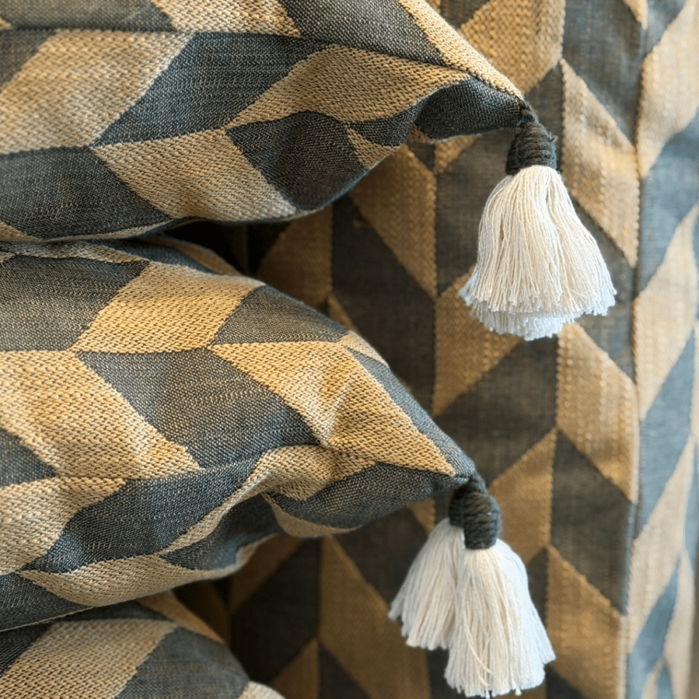 Almofada Chevron Duo Cosmopolitan com Tassel