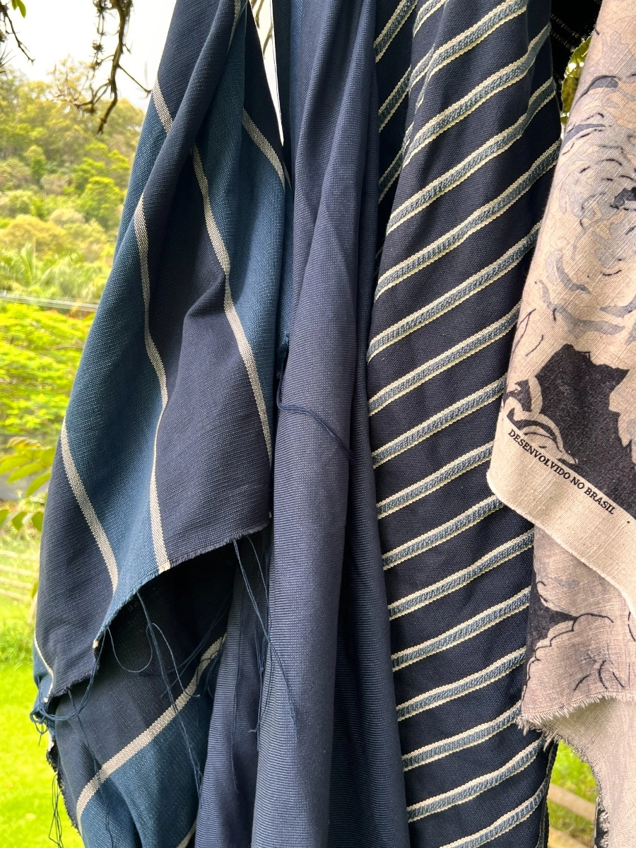 Tecido Lista Bordada Denim 